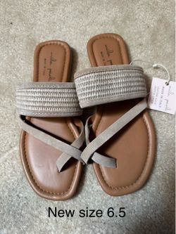 Women’s shoes size 6’s and 6.5 size on each picture