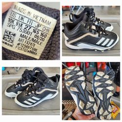 Youth baseball cleats