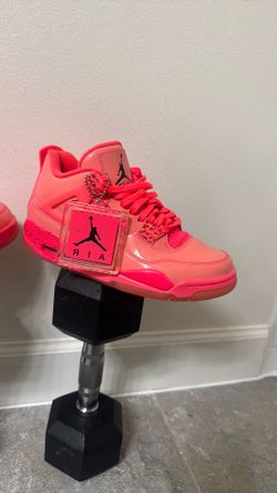 Jordan Retro 4 “Hot Punch”