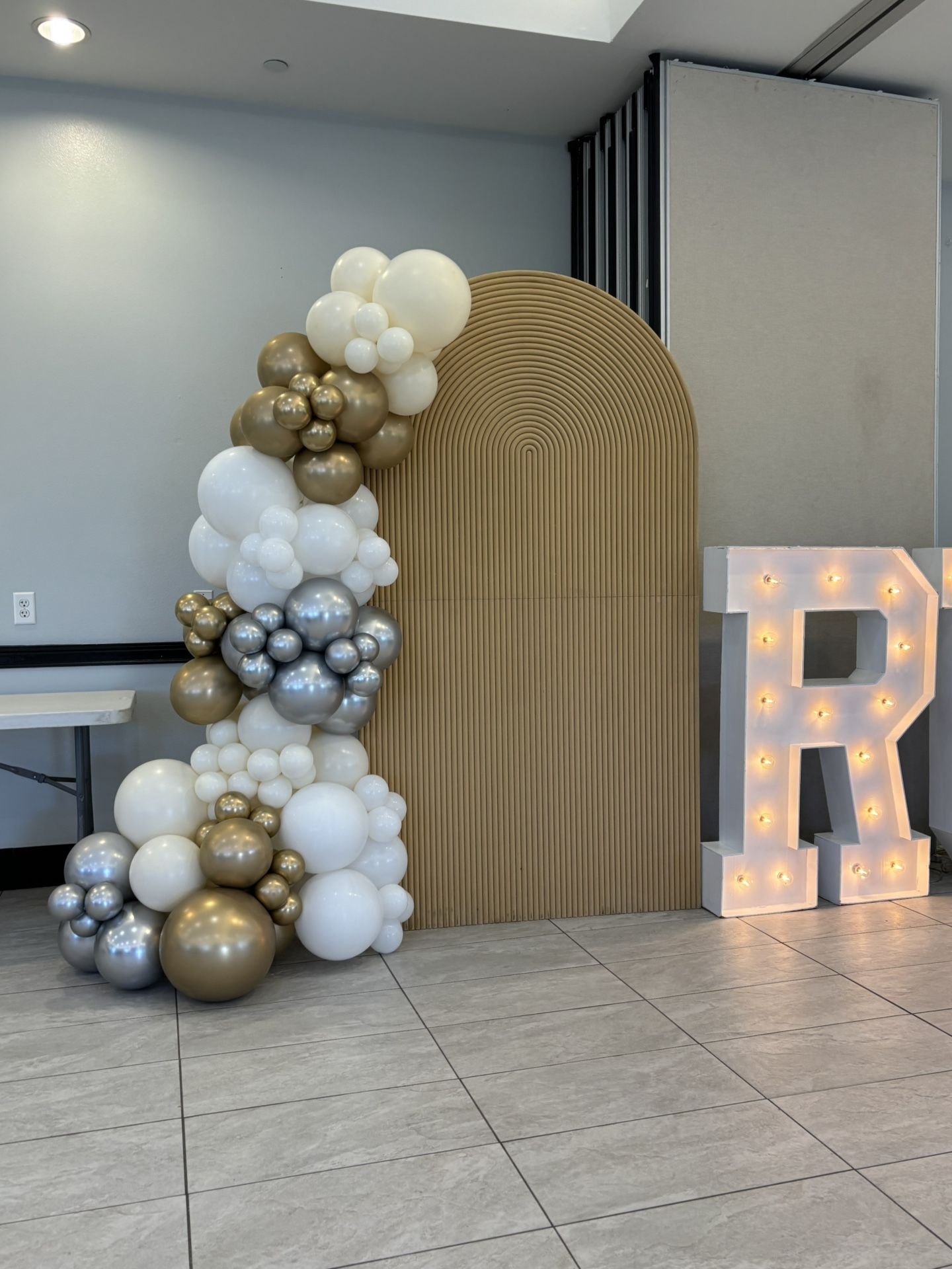 Ribbed Arch & Balloon Rnta.l
