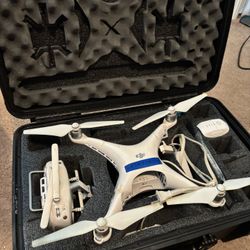 Phantom 4 Drone For Parts And Remote In Working Condition 