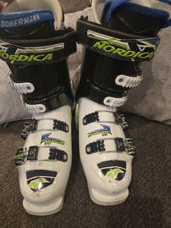 Nordica "Dobermann" Ski Boots,  Size 8, Great Condition. 