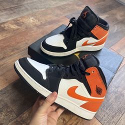  Air Jordan 1 Mid 'Shattered Backboard Orange & Black   •Worn once - great condition  •100% authentic ✅ •Black and Orange Jordan 1  •GS 7 / mens 7
