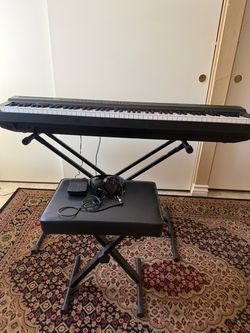 Excellent Yamaha keyboard P-125 —- complete set