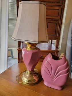 Medium Pink Lamp With A Glass Shell Decor