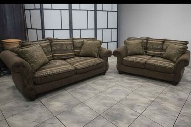 Traditional couch and loveseat set