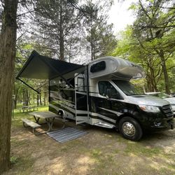 2024 Forest River Sunseeker MBS 2400B