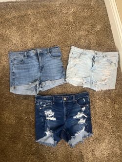 Woman’s American Eagle shorts