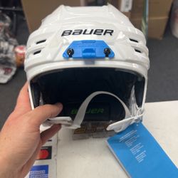 Bauer RE-AKT 85 Hockey Helmet Adult Medium - New W/ Tags - 