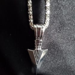 Necklace With Arrow Pendant 