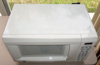 GE White 0.7 Cu. ft. Capacity Countertop Microwave