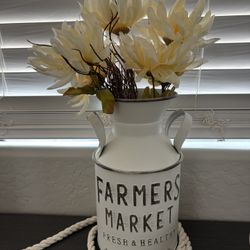 Miscellaneous fake plants/ flower vases  