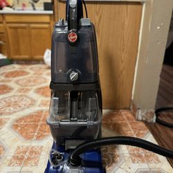 Vaccum Cleaning Carpet 