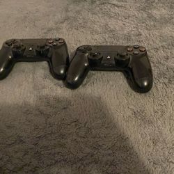 2 ps4 controllers 