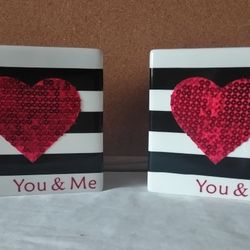 2 Vases