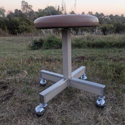 Adjustable Height Stool 