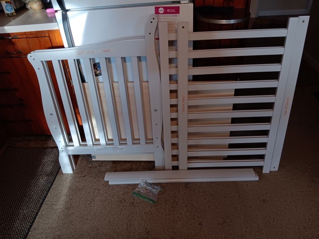 Brand New Never Used Aden 4in1 Convertible MIni Crib In Grey