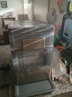 Frigidaire Ice Maker