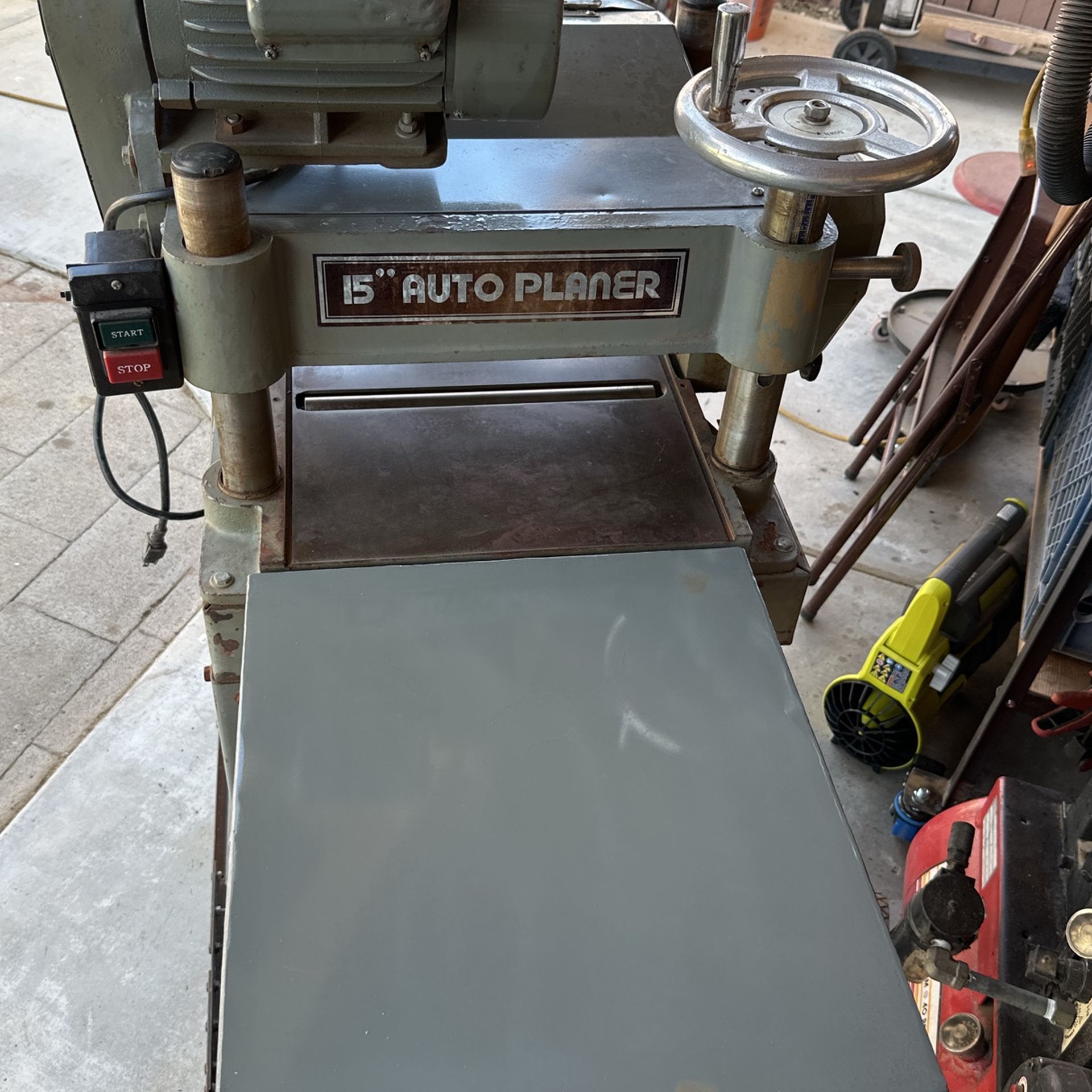 Big And Heavy Duty 15” Auto Planer 2hp Induction Motor 110 V Is Old But Berry Good Works Like Champion 575 Dls