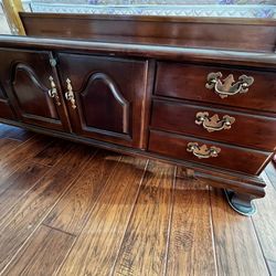 Pristine Vintage Lane Cedar Chest – Like-New Condition (Safety Compliant)