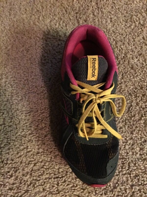 Size 8 Reebok sneakers.