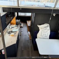 Gibson Houseboat