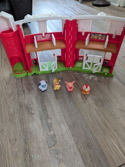 Little people barn with 4 animals