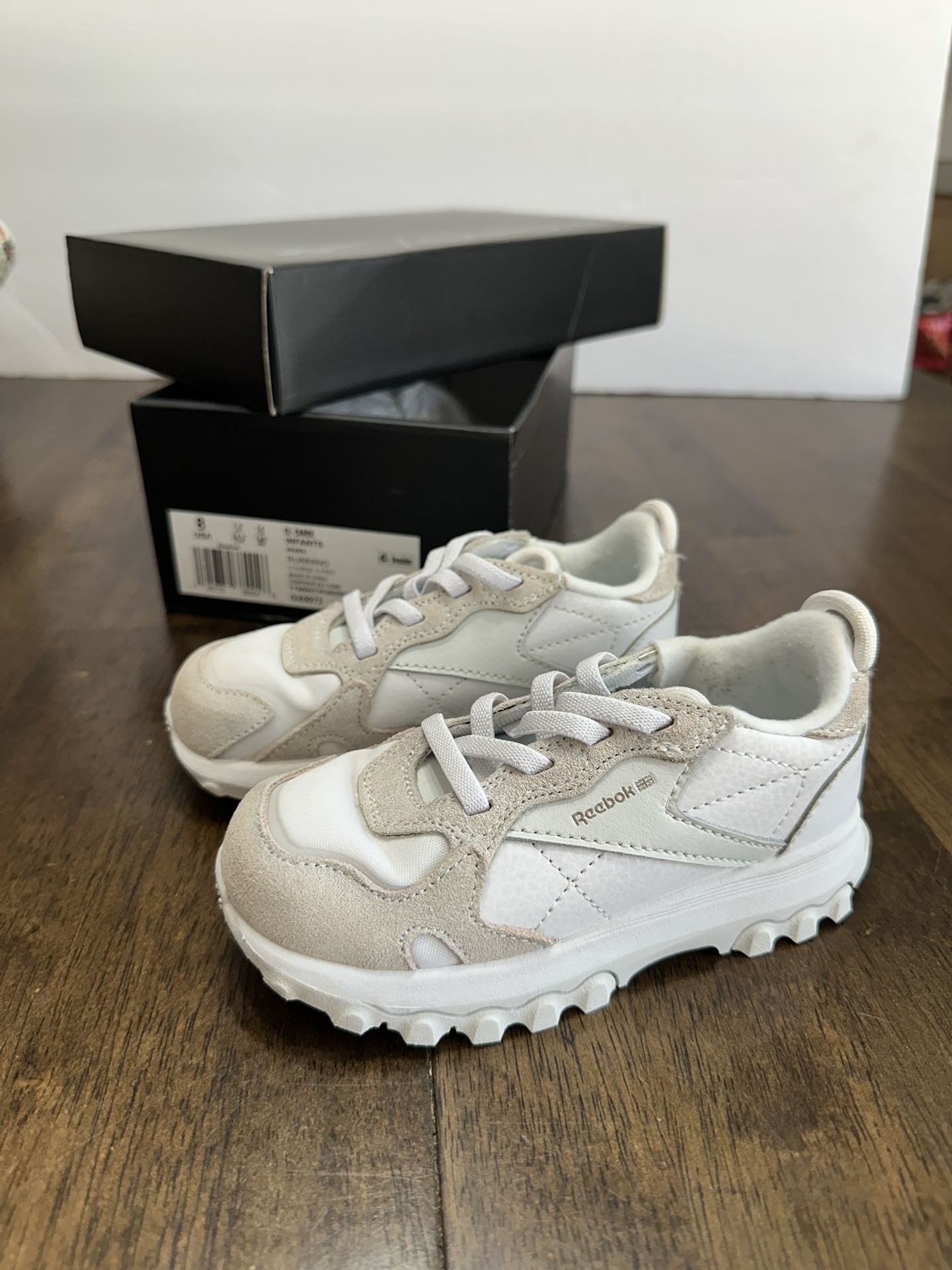 Reebok Cardi B Infants running shoes, size 8