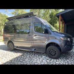 Mercedes Benz Sprinter  2500 4x4 American Coach FreedomPatriot  144 FD2