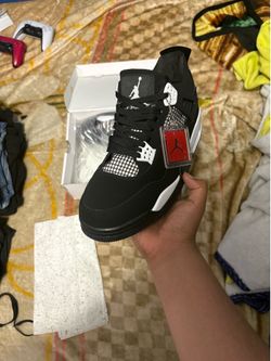 Jordan 4 retro white thunder