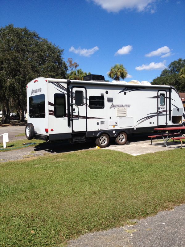 2012 Aero lite 28 ft travel trailer super lite only 6100 lbs can be