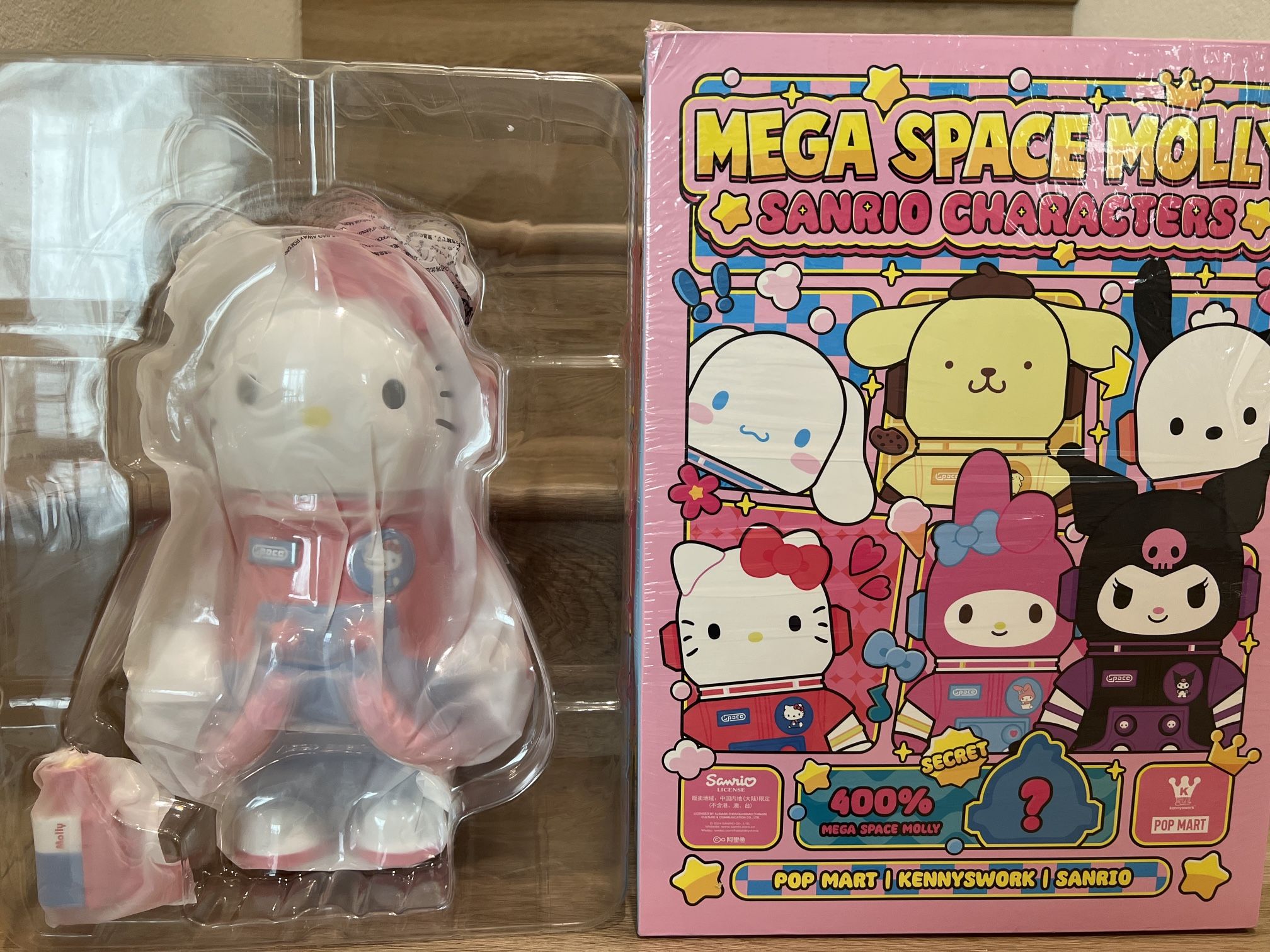 Mega Molly 400% Hello Kitty