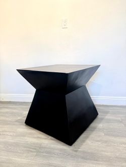 🖤 Modern Black Geometric Side Table – Hand Painted