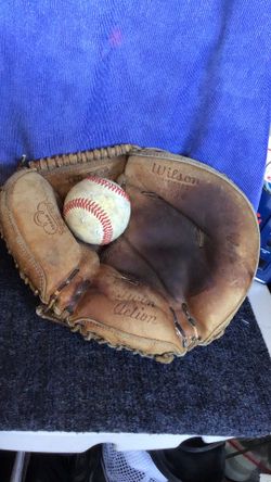 Wilson vintage twin action catcher mitt
