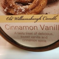 Old Williamsburg Cinnamon Vanilla Candle 