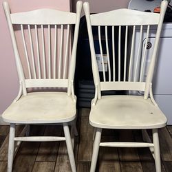 Sillas en buenas condiciones  tengo 4