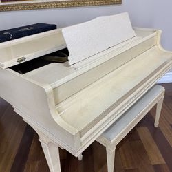 Baby Grand Piano 