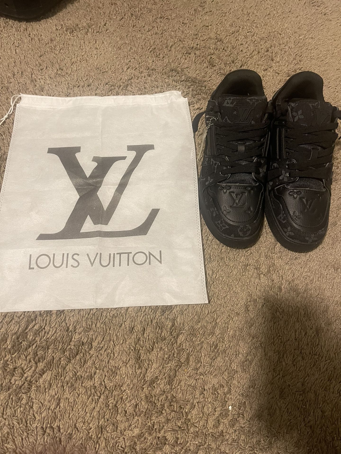 LV Trainers Shoes (READ DESCRIPTION)