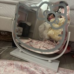 hello kitty impressions mirror 