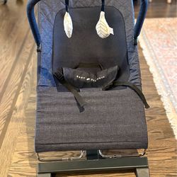 Portable baby bouncer seat