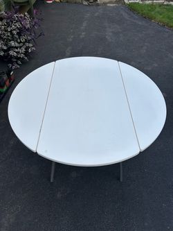 Drop leaf table