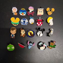 20 Disney trading pins lot set.Tradeable at all disney parks.