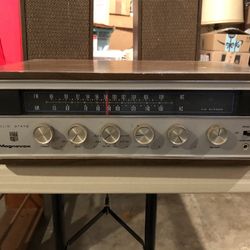 Vintage Magnavox Solid State stereo receiver 2K0870 with original speakers