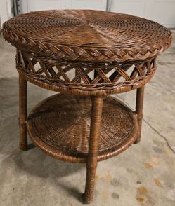 VINTAGE! Wicker/Rattan Side table