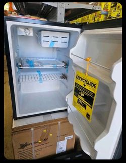 Season 2.4 cu  ft compact  refrigerator  color Black 