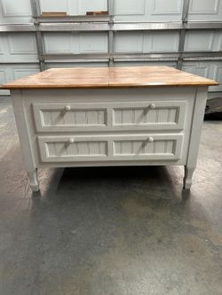 Coffee/ Cocktail Table
