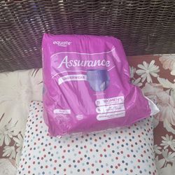 vendo 3 bolsas de pañales p dama y un paquete de toallas protectoras each. 6