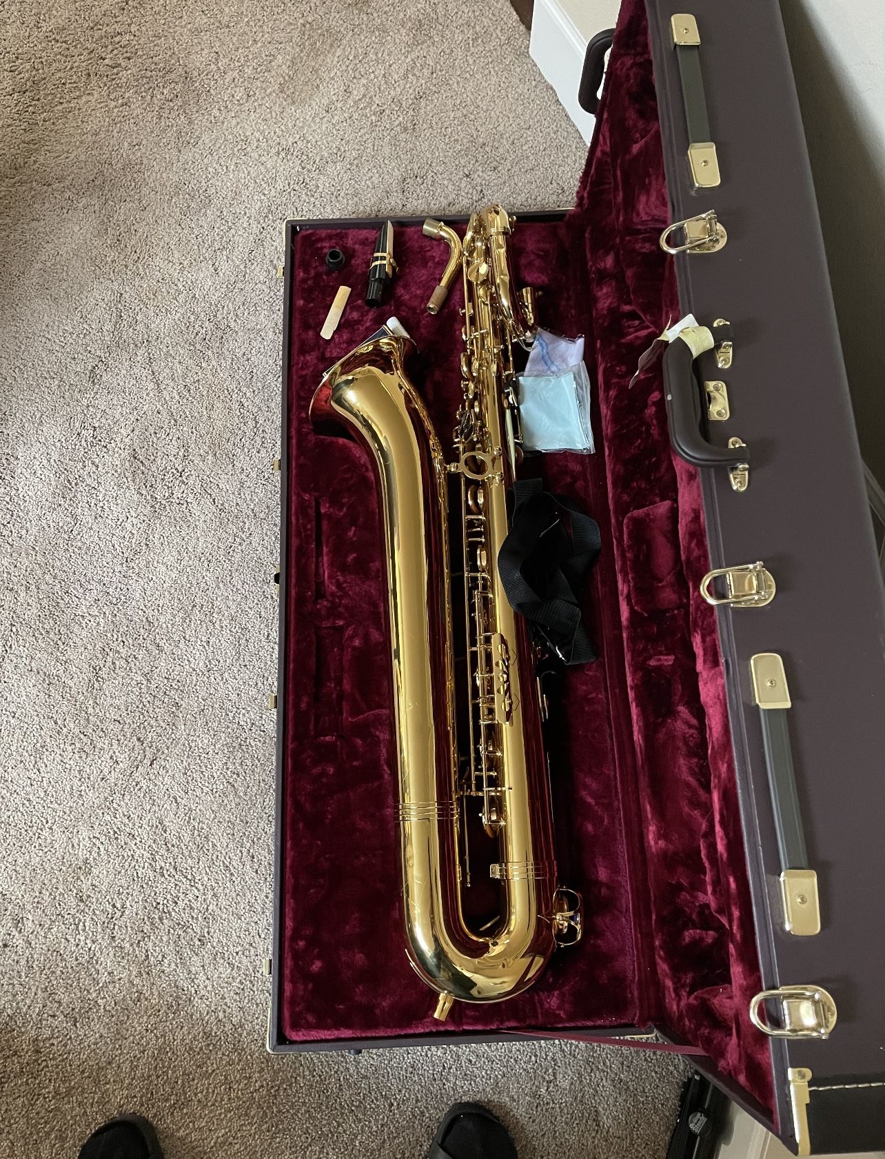 Jupiter JBS 1000 Baritone saxophone with case