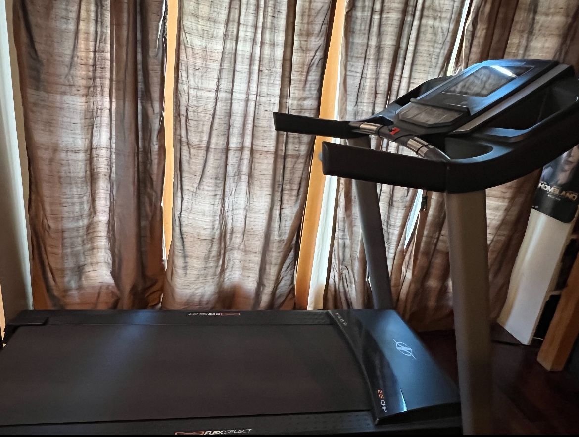 NordicTrack Treadmill T6.5 SI Light Used In Great Condition