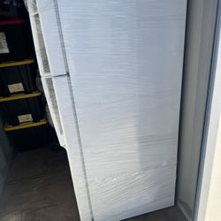 The GE 15.5 Cu. Ft. Top-Freezer Refrigerator